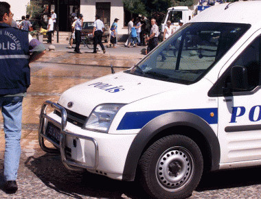 Οι τουρκικές αρχές συνέλαβαν σήμερα δύο ακτιβίστριες για τα ανθρώπινα δικαιώματα οι οποίες είχαν αφεθεί ελεύθερες